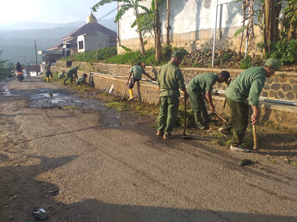 GOTONG ROYONG LINMAS DESA PANGGUH